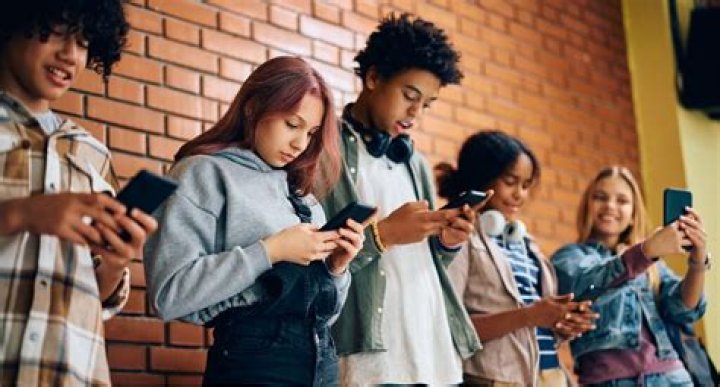 Türk Sotwe: Unpacking Online Trends and Digital Communities
